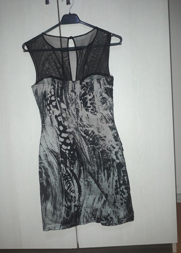 Siyah gri karışık desenli tül detaylı mini abiye elbise - Görsel 5