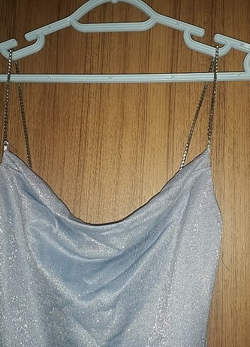 Mavi ince askılı abiye elbise - Görsel 6