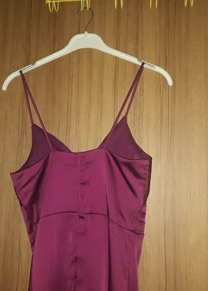 Mürdüm ince askılı abiye elbise - Görsel 4