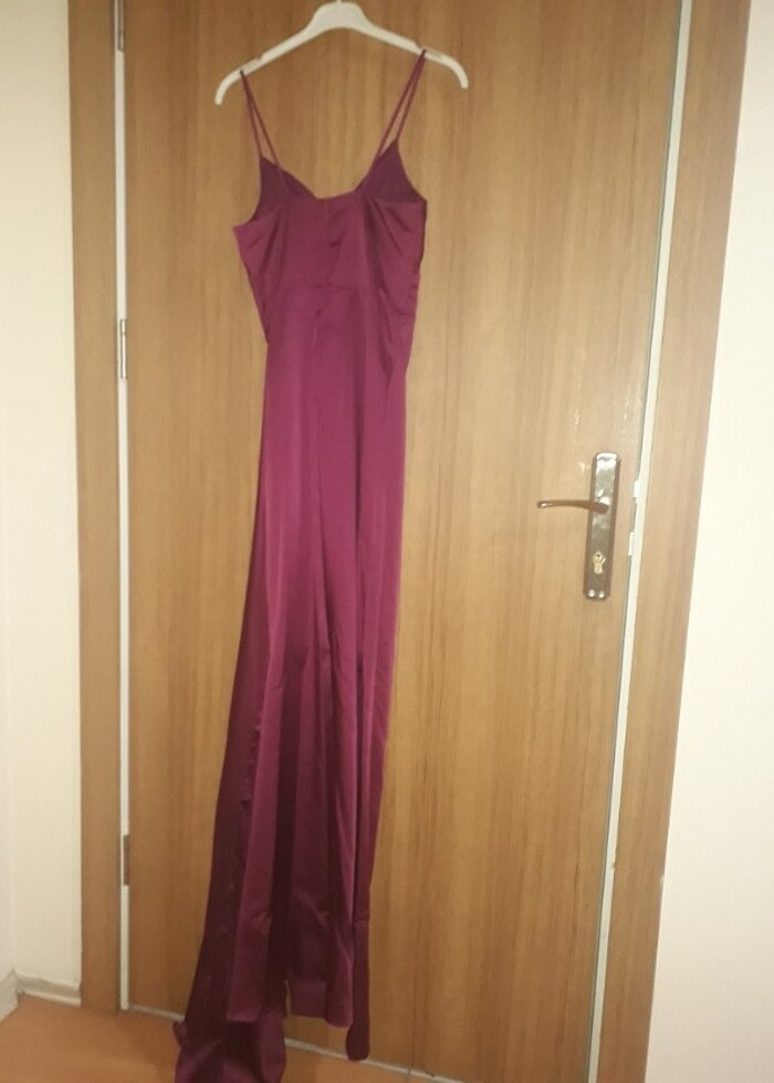 Mürdüm ince askılı abiye elbise - Görsel 5