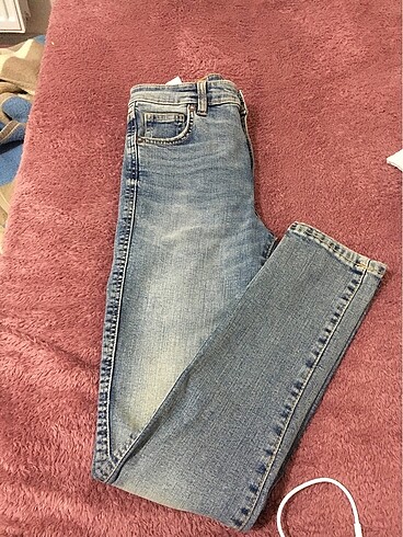 #ZARA MID-RISE SKINNY TRF JEAN