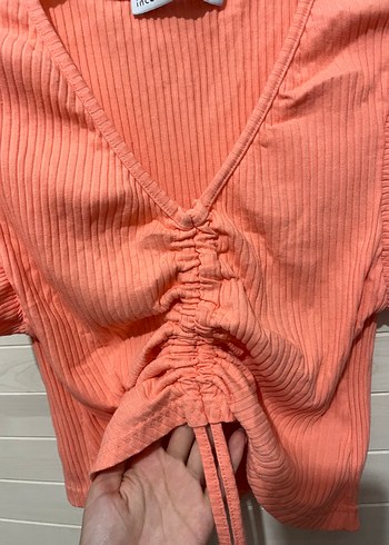 Piliseli V Yaka Kısa Kollu Bluz - Görsel 3