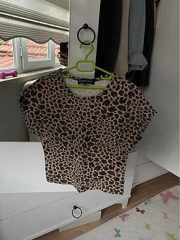Leopar crop tişört ay kol
