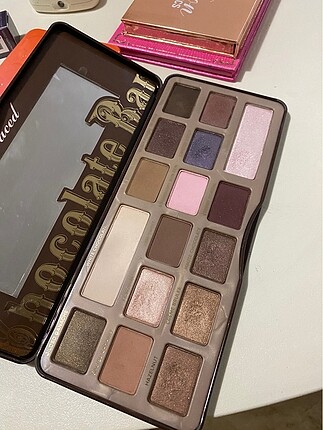 Top faced chocolate bar palet