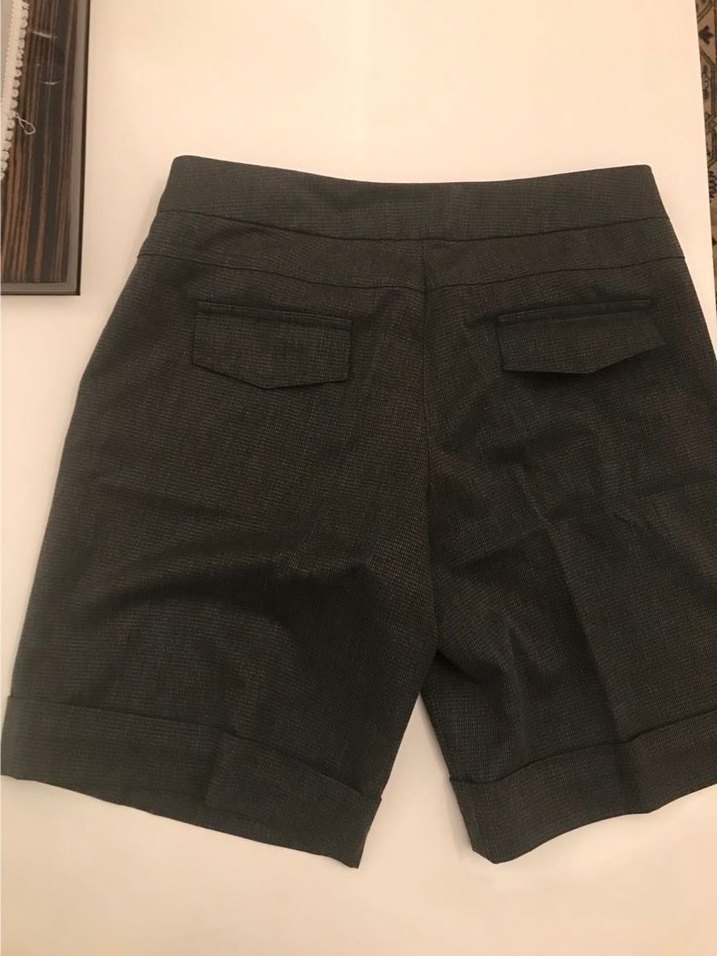 Gri Düğmeli Kadın Kumaş Şort - Görsel 3