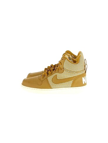 Nike Spor Ayakkabı %70 İndirimli.
