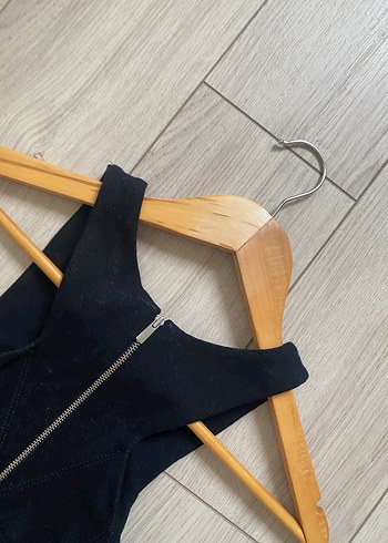 Siyah Yüksek Yakalı Kolsuz mango Elbise - Görsel 3