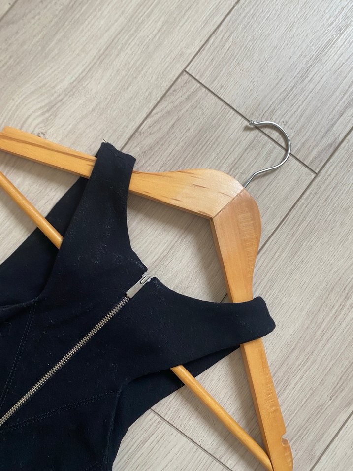 Siyah Yüksek Yakalı Kolsuz mango Elbise - Görsel 3