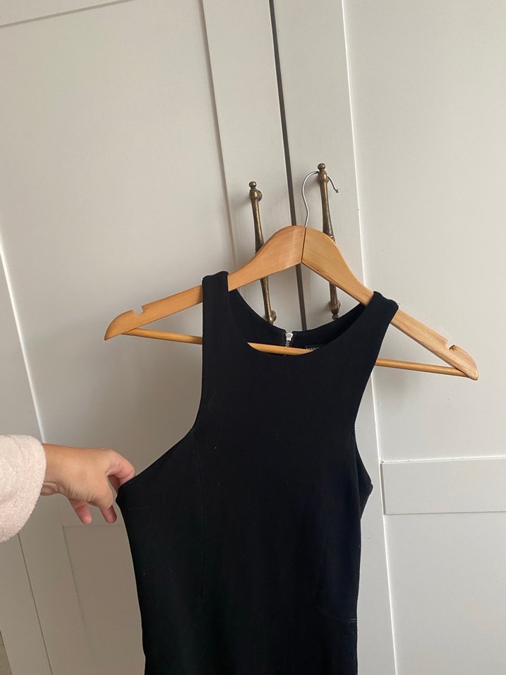 Siyah Yüksek Yakalı Kolsuz mango Elbise - Görsel 4