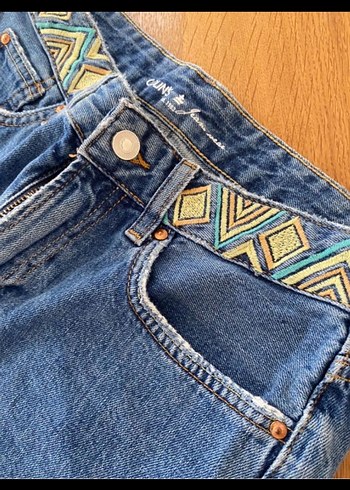 Nakışlı Bel Detaylı Mavi Kot Şort - Görsel 4