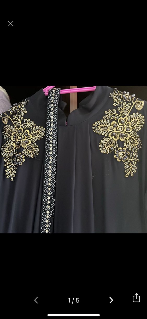 Elle işlenmiş boncuklu kemer Detaylı Siyah Nakışlı Uzun Elbise - Görsel 2