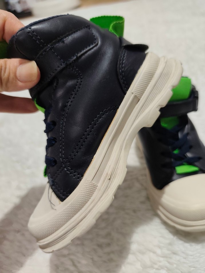 Erkek Çocuk Renkli Bağcıklı ve Cırtlı Bot - Görsel 3