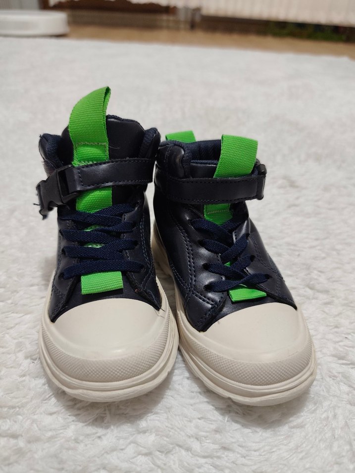 Erkek Çocuk Renkli Bağcıklı ve Cırtlı Bot - Görsel 2