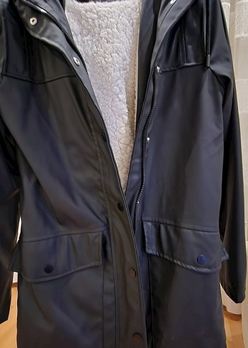 Siyah Kapüşonlu Düğmeli Kadın mont - Görsel 2