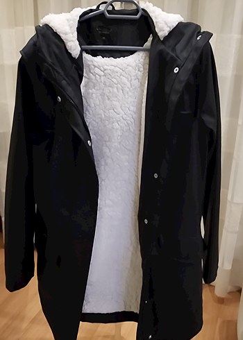 Siyah Kapüşonlu Düğmeli Kadın mont - Görsel 9