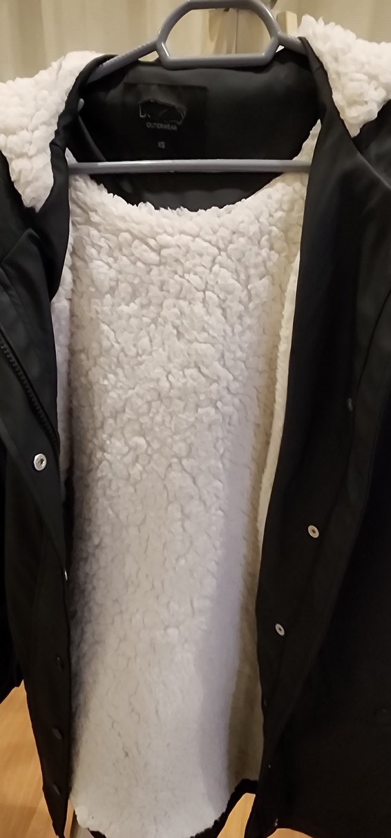 Siyah Kapüşonlu Düğmeli Kadın mont - Görsel 5