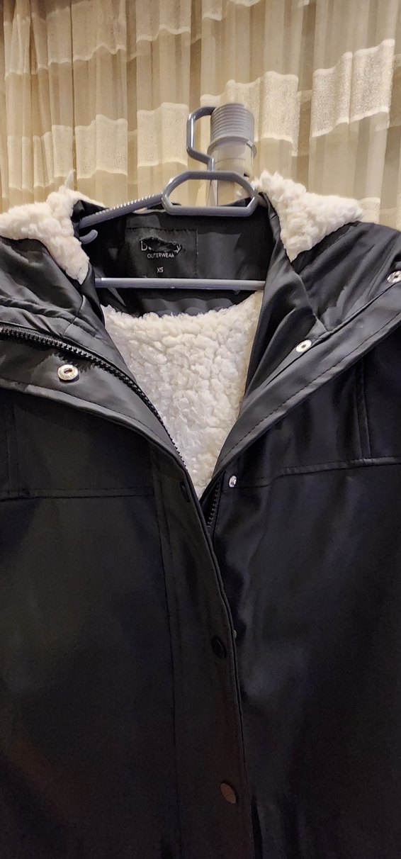 Siyah Kapüşonlu Düğmeli Kadın mont - Görsel 4