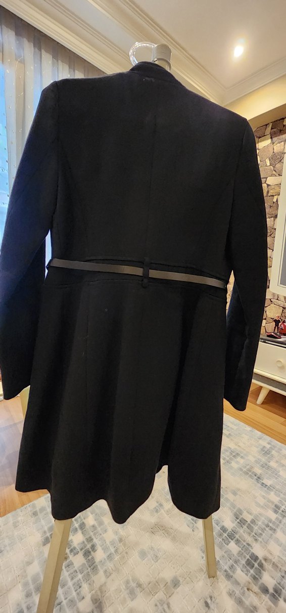 Kemer Detaylı Siyah Kaban - Görsel 5