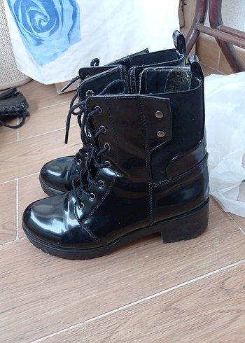 Siyah rugan Deri Gotik Kadın Botları - Görsel 2