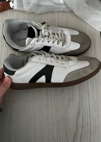 LC Waikiki Retro Siklik Beyaz Siyah Suet Detayli Spor Ayakkabi