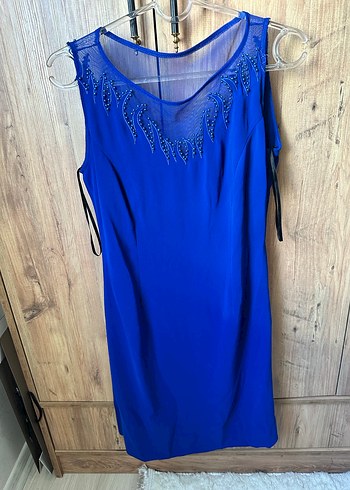 İşlemeli ve Boncuklu Mavi Midi Elbise - Görsel 2