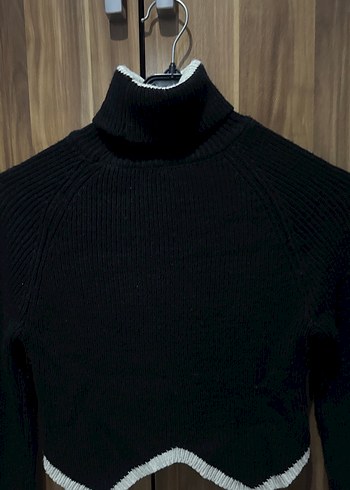 Bershka Siyah Yarım Balıkçı Yaka Triko Kazak