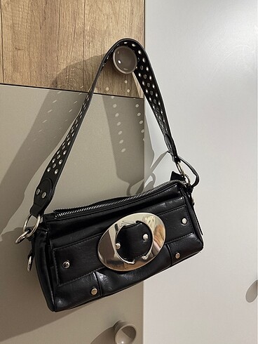 bershka metal detayli canta