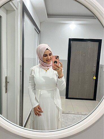 Beyaz özel gün elbisesi