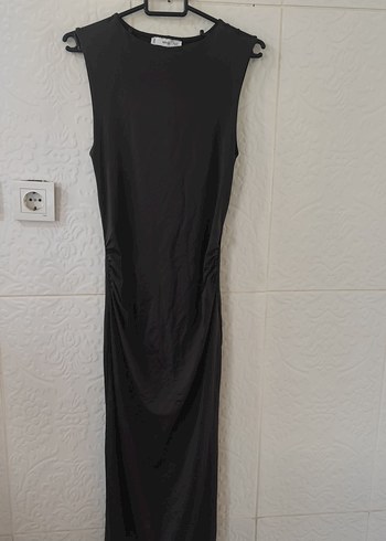 Siyah Uzun Elbise  Arka Yırtmaçlı - Görsel 3