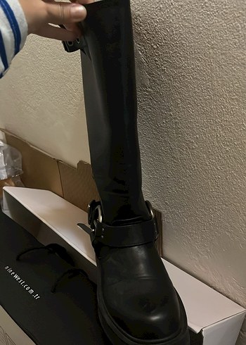 Tokalı Siyah Deri Dizüstü Kadın Çizme - Görsel 3