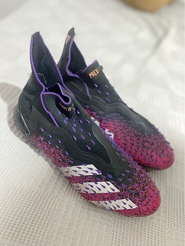 Krampon Adidas Predator Freak Elit FG
