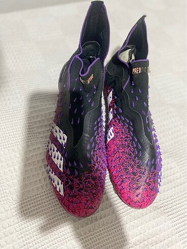 42 Beden Krampon Adidas Predator Freak Elit FG