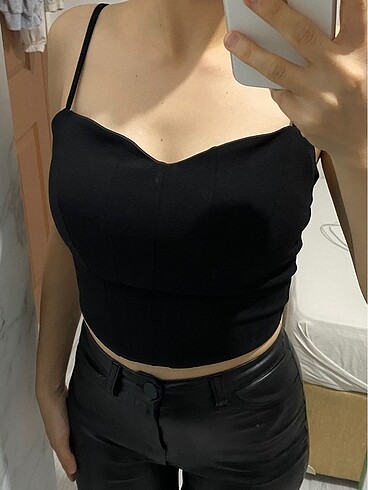 Trendyol & Milla Vücuda oturan crop top askılı