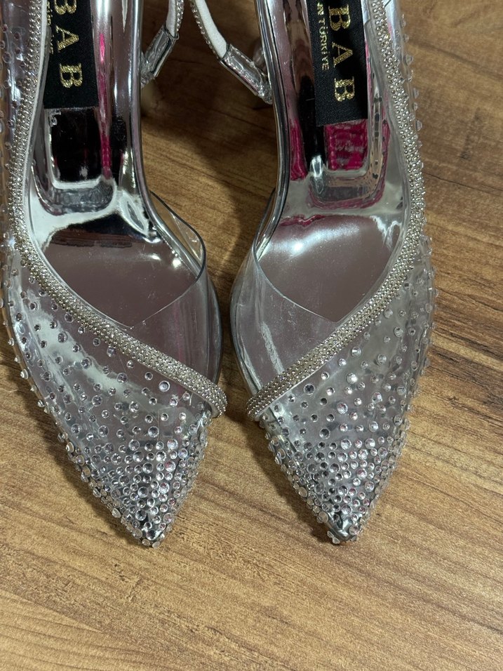 Kadın gümüş şeffaf taş detaylı şeffaf topuklu ayakkabı - Görsel 3