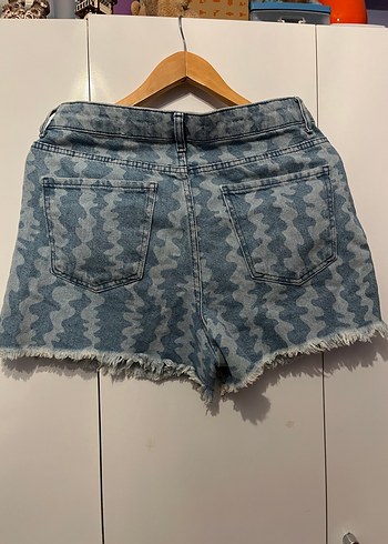 Düğmeli Batik Desenli Kadın Kot Şort - Görsel 5