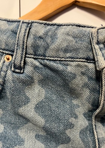 Düğmeli Batik Desenli Kadın Kot Şort - Görsel 2