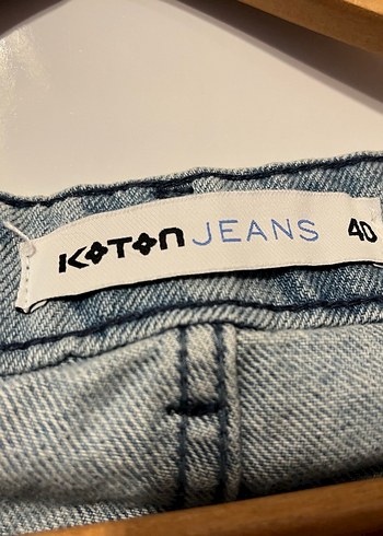 Düğmeli Batik Desenli Kadın Kot Şort - Görsel 3