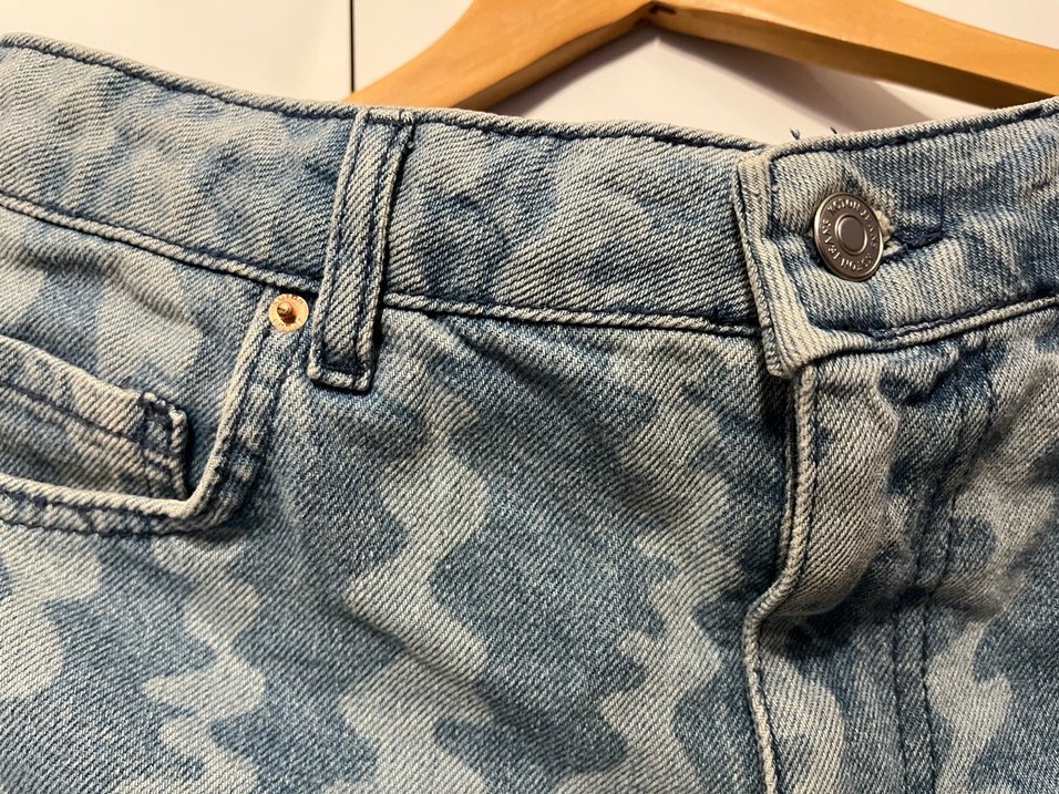 Düğmeli Batik Desenli Kadın Kot Şort - Görsel 2