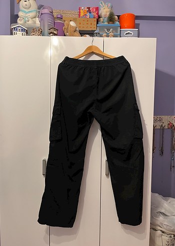 H&M Kadın Siyah Bol Kesim Paraşüt Kumaş Cepli Kargo Pantolon - Görsel 5