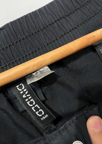 H&M Kadın Siyah Bol Kesim Paraşüt Kumaş Cepli Kargo Pantolon - Görsel 4