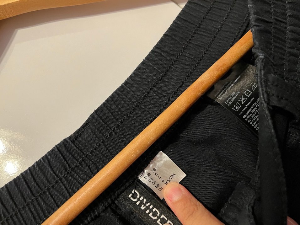 H&M Kadın Siyah Bol Kesim Paraşüt Kumaş Cepli Kargo Pantolon - Görsel 3