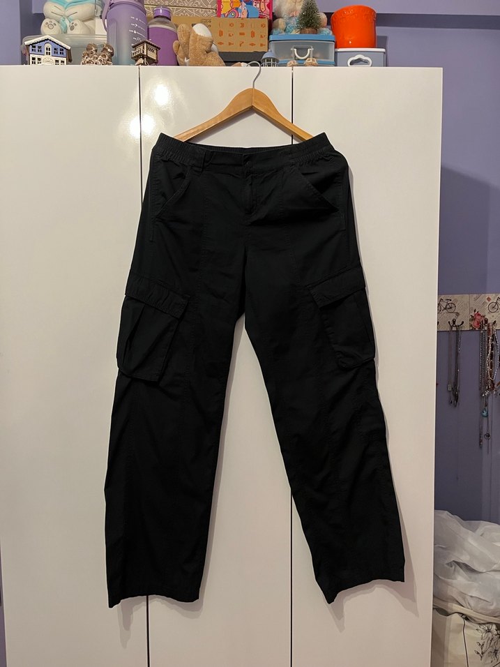 H&M Kadın Siyah Bol Kesim Paraşüt Kumaş Cepli Kargo Pantolon - Görsel 2