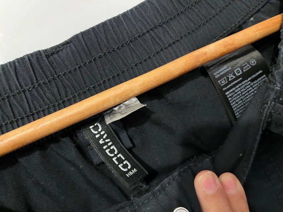 H&M Kadın Siyah Bol Kesim Paraşüt Kumaş Cepli Kargo Pantolon - Görsel 4