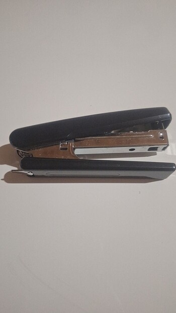 Demir aksanlı ofis zımbası orta boy  - Görsel 3