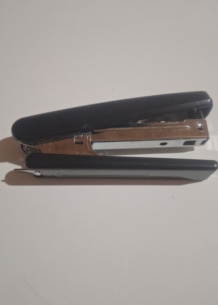 Demir aksanlı ofis zımbası orta boy  - Görsel 3