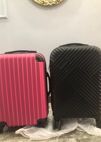 Diğer koyu pembe ve siyah kabin boy 2 li valiz