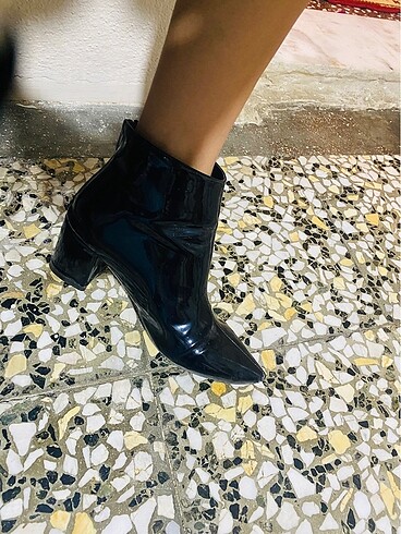Zara SİYAH RUGAN TOPUKLU AYAKKABI