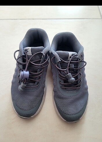 28 Beden Nike çocuk spor ayakkabısı