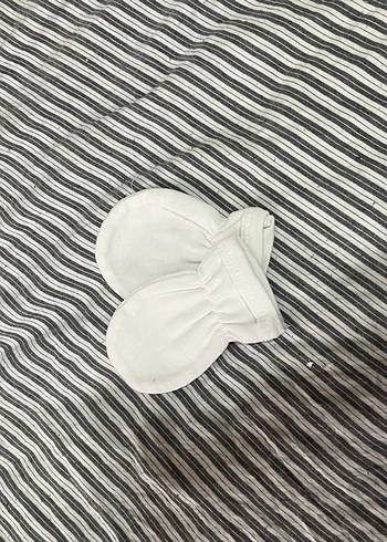 Kız Çocuk Beyaz Fırfırlı Eldiven - Görsel 2