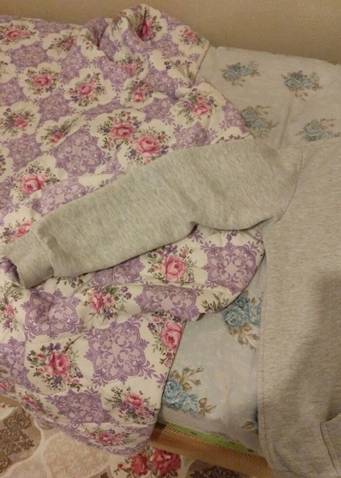 Az kullanılmış kapşonlu sweatshirt  - Görsel 2